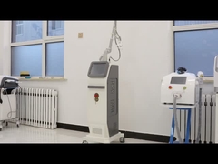 CO2 Fractionele lasermachine Huidopfrissing 40W Ultra Pulse CW Removal Light Mole Aluminium Case